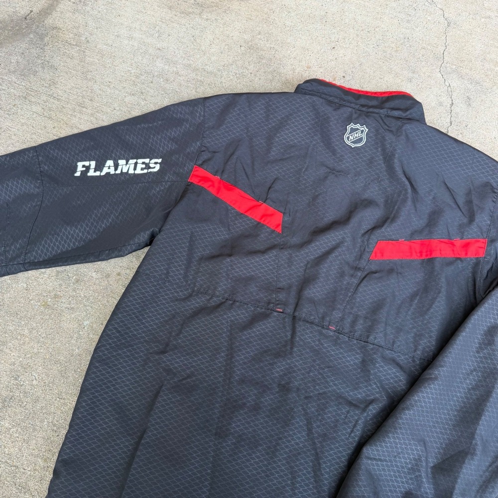 Reebok Calgary Flames NHL Center Ice KineticFit Jacket Mens Small Black Red - Picture 6 of 8